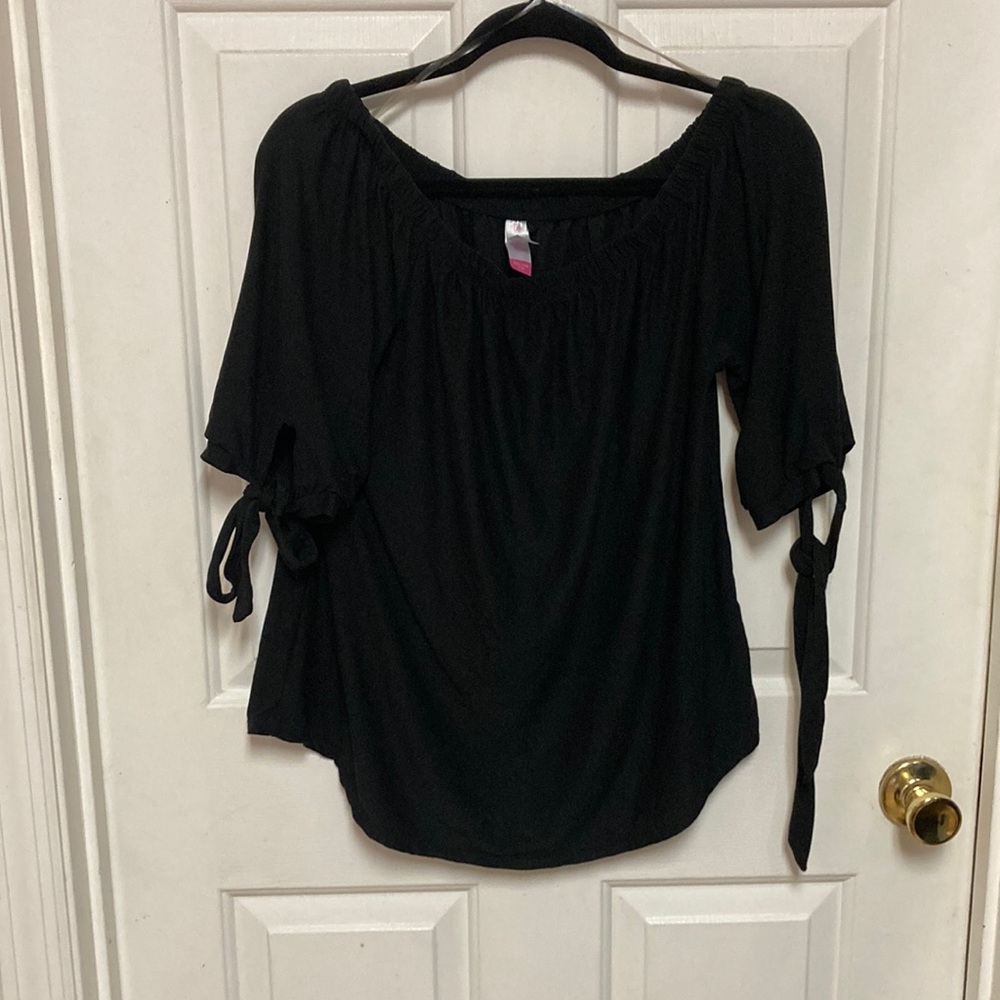 3/$20 bundle and save …
No Boundaries Black Blouse with Tie Sleeves
